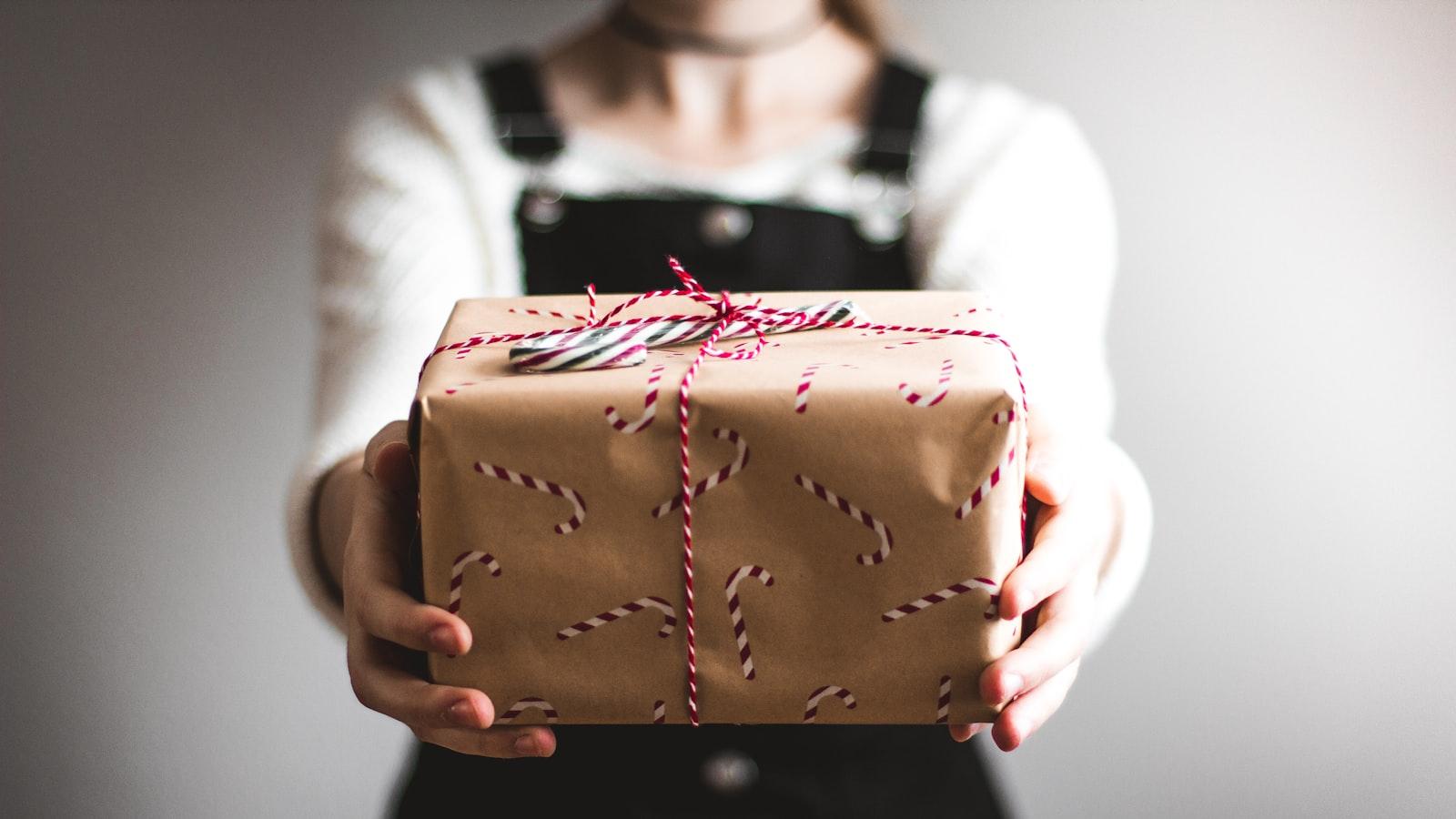 DIY Sustainable Gift Wrapping: Eco-friendly Tips and Tricks